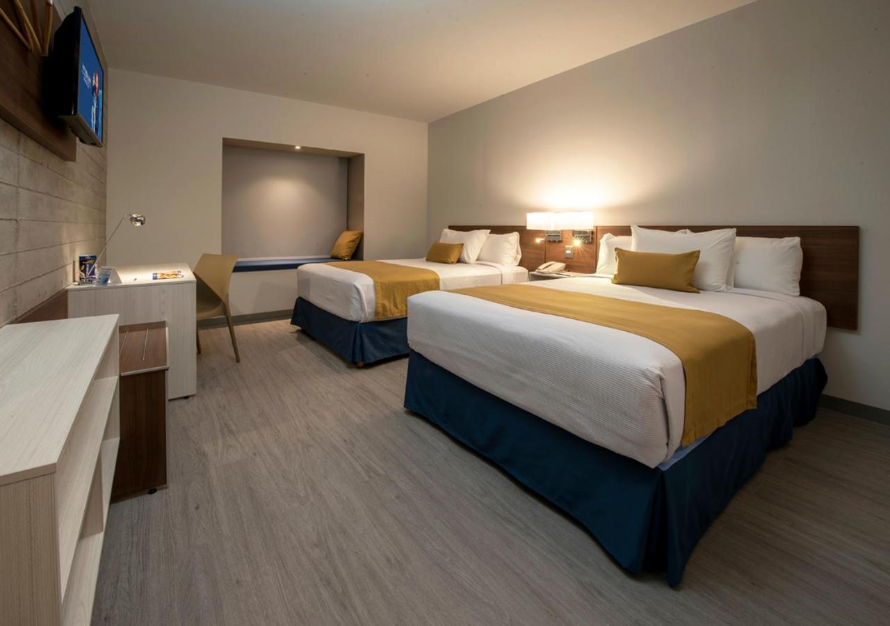 Microtel Inn & Suites By Wyndham San Luis Potosí Eksteriør billede